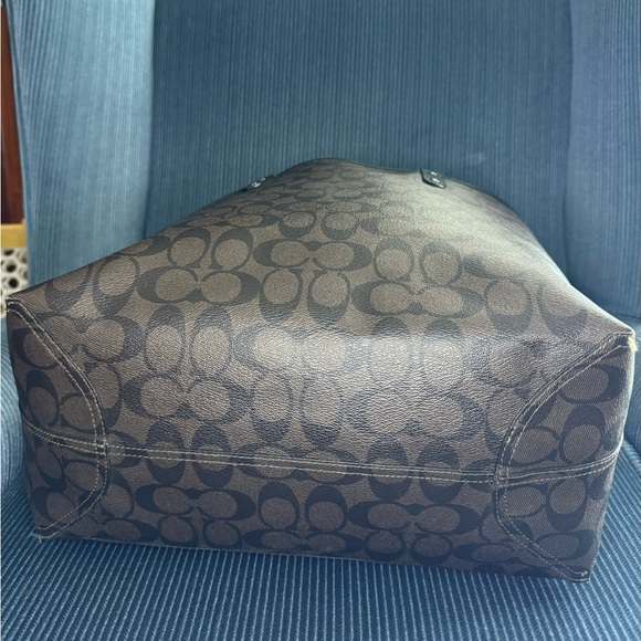 LMTD edition Coach Stegosaurs reversible tote - Picture 8 of 8